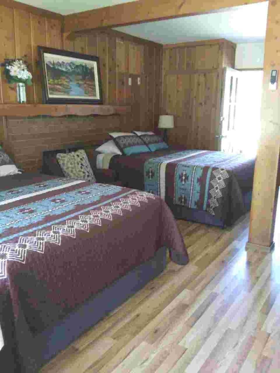 Kern Riverfront Lodge Kernville Exterior photo